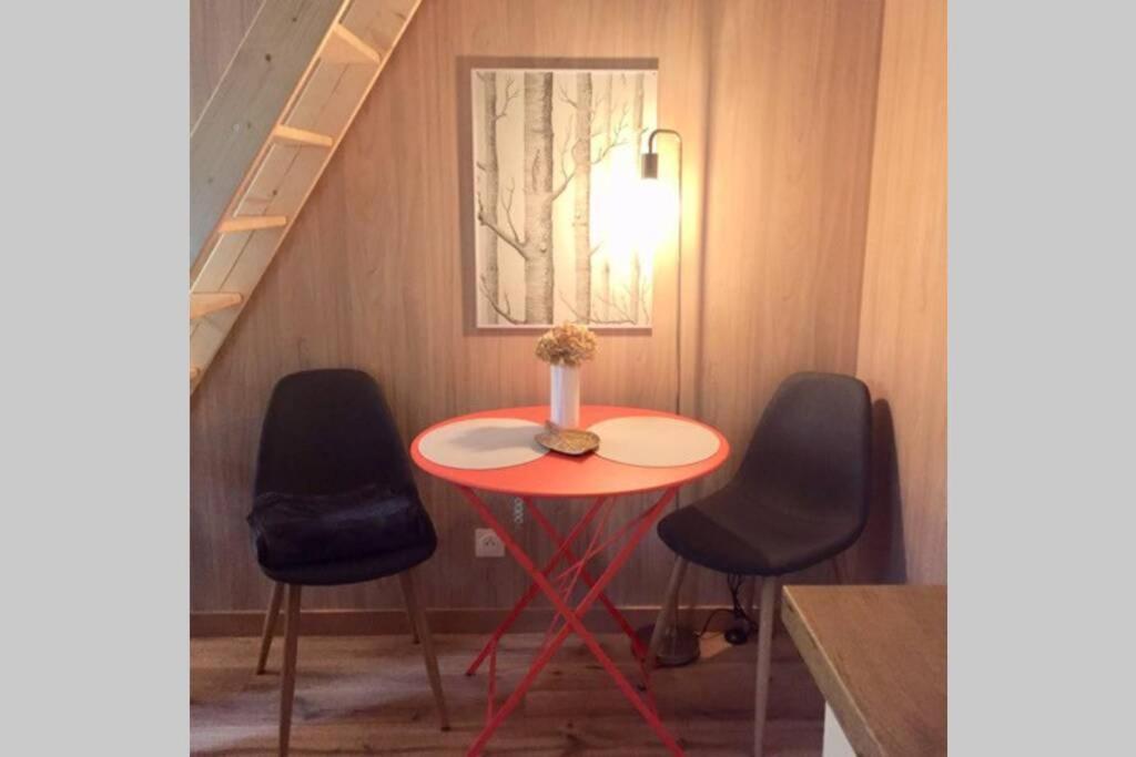 Adorable Cabane Dans Un Espace Boise Saint-Junien Kültér fotó