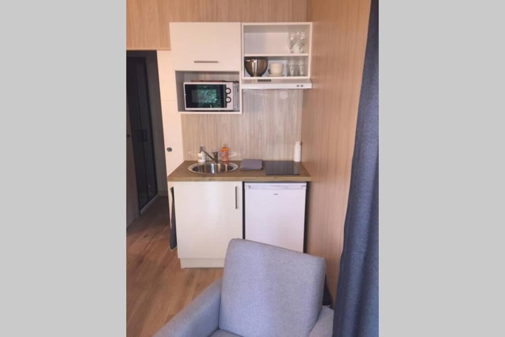 Adorable Cabane Dans Un Espace Boise Saint-Junien Kültér fotó