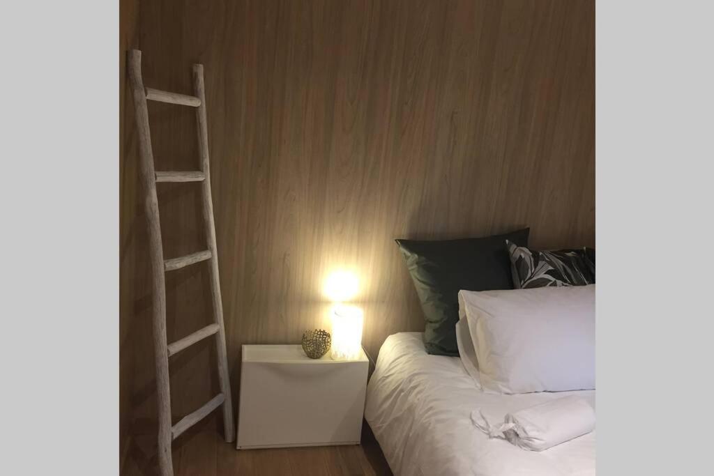 Adorable Cabane Dans Un Espace Boise Saint-Junien Kültér fotó